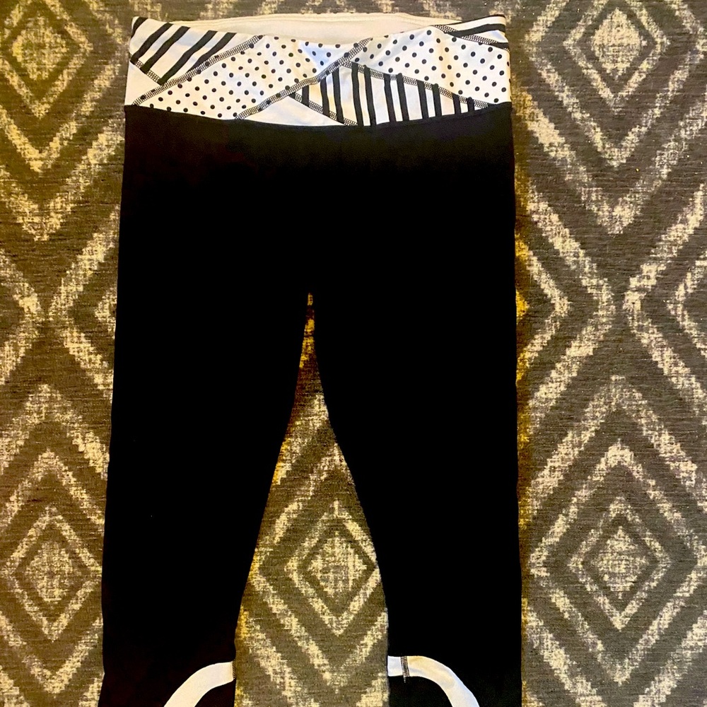 Lululemon crops size 6